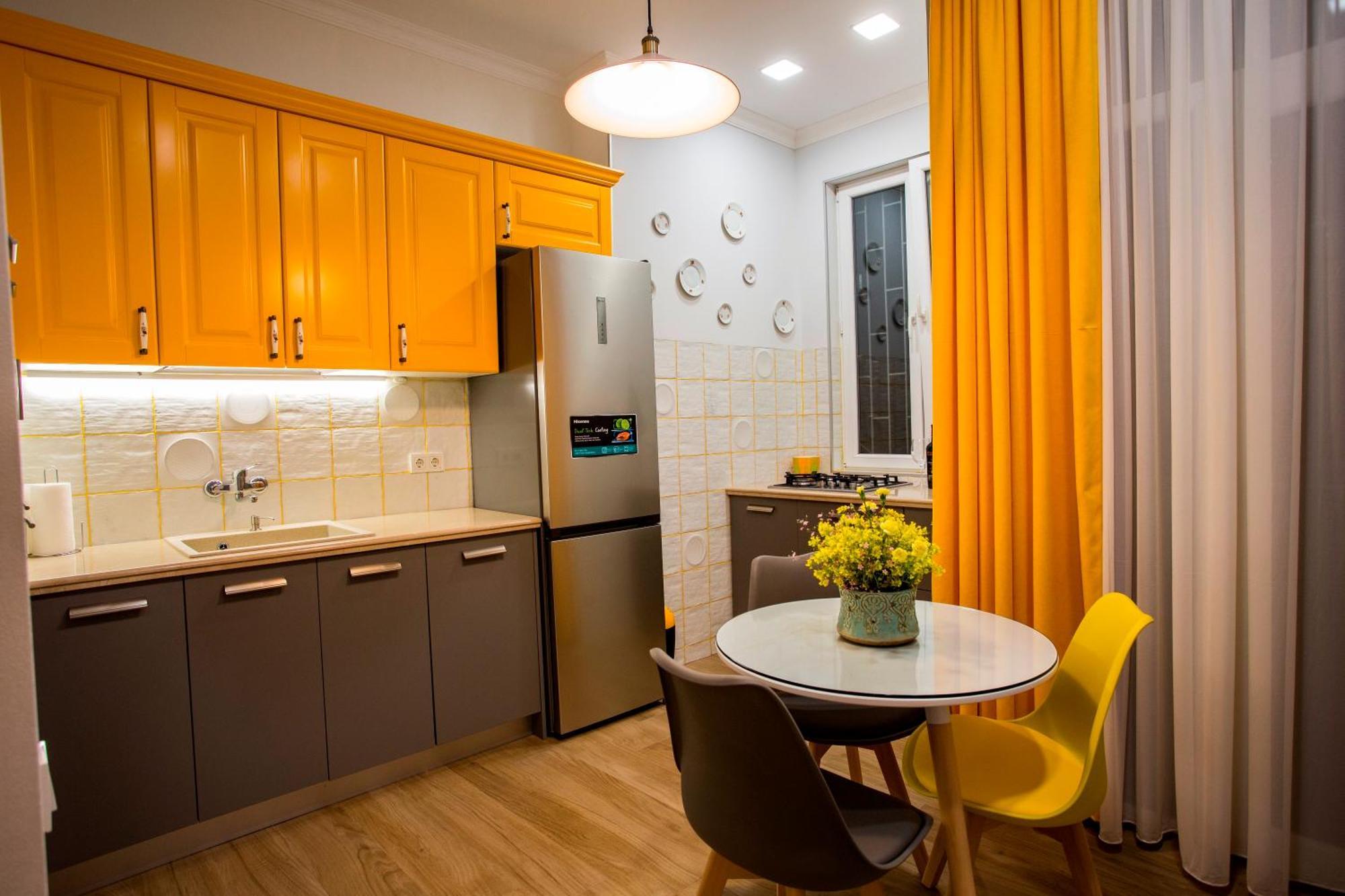 Yellow Apartment In Avlabari تبليسي المظهر الخارجي الصورة