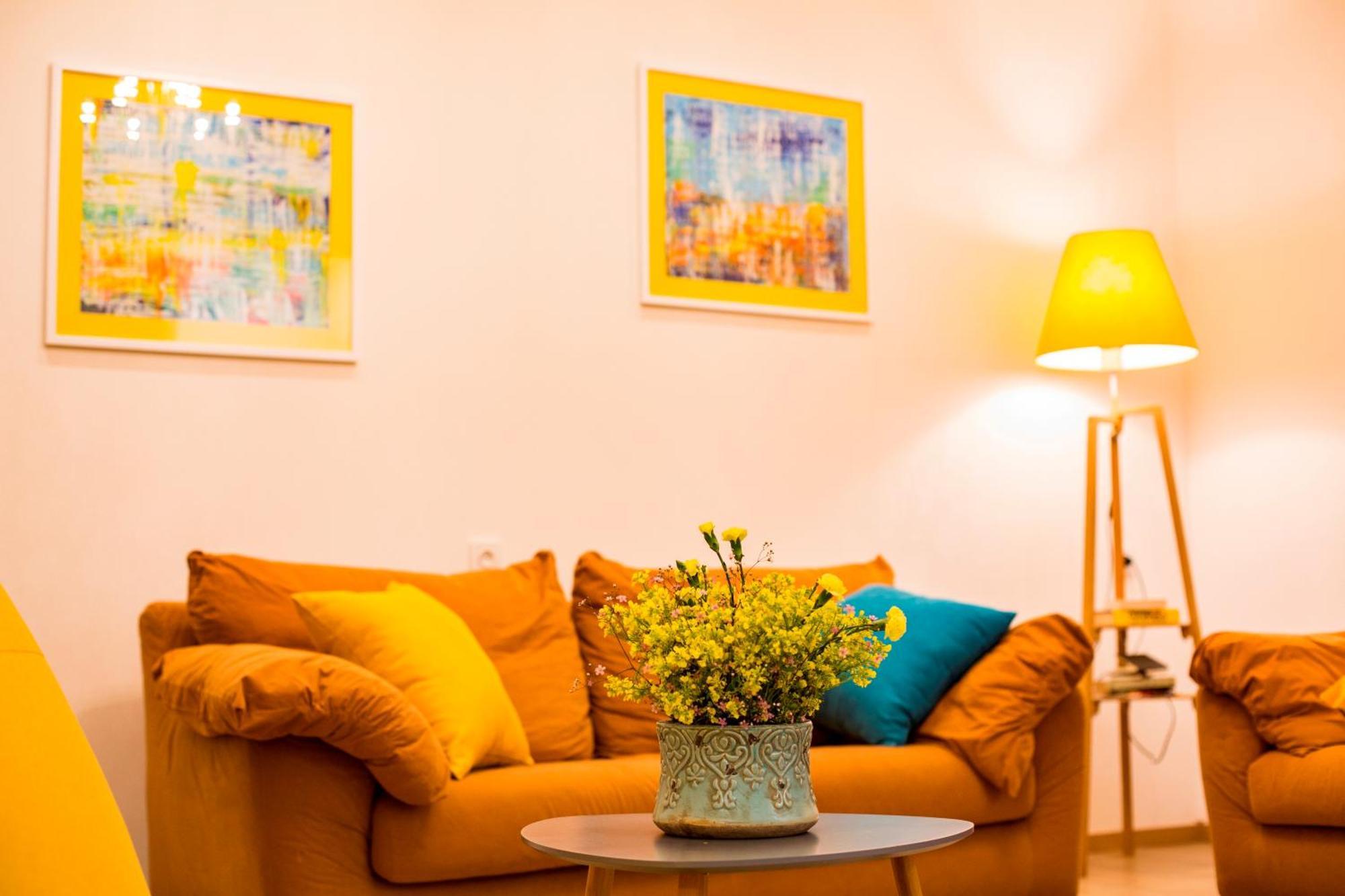 Yellow Apartment In Avlabari تبليسي المظهر الخارجي الصورة