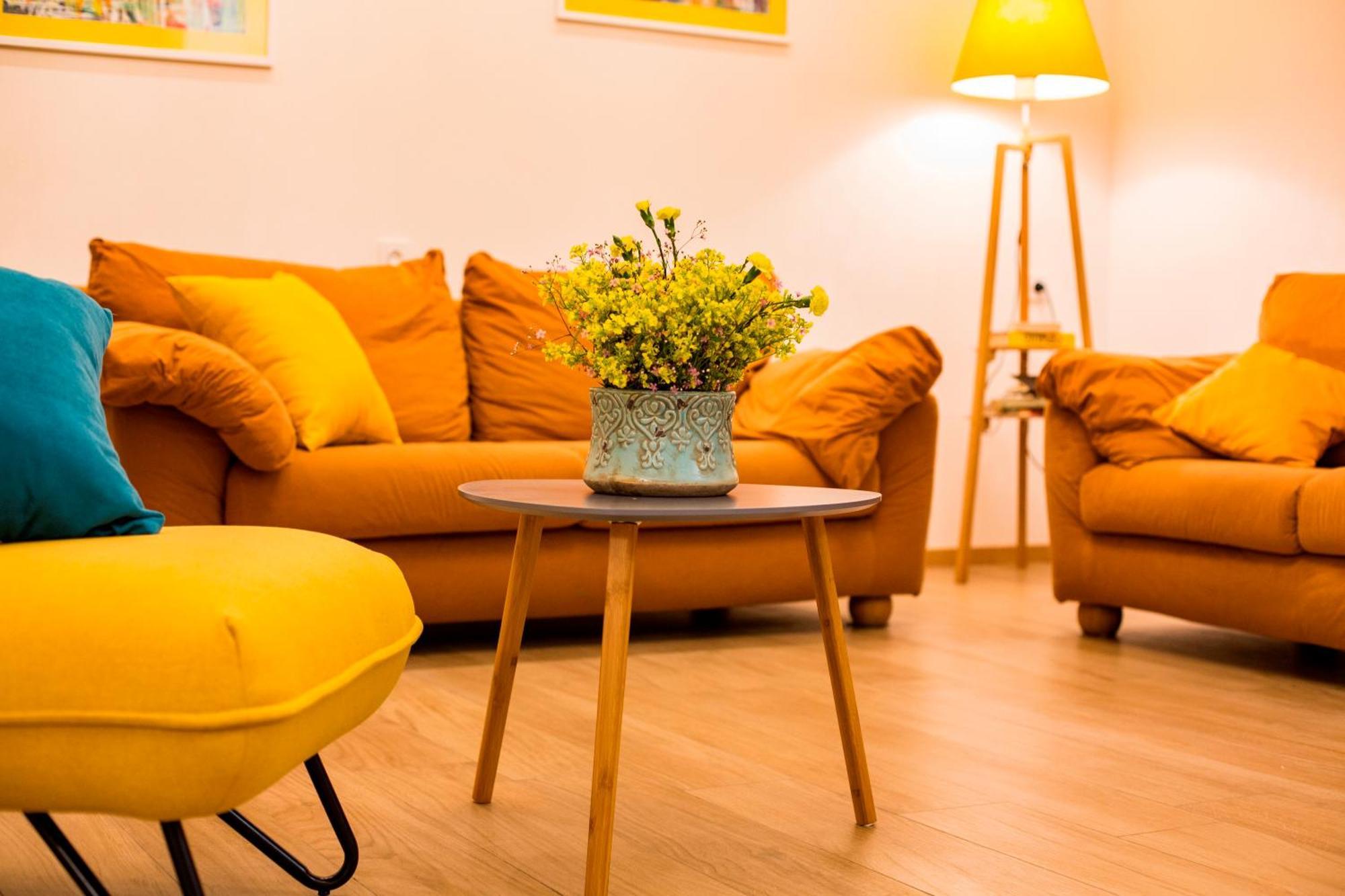 Yellow Apartment In Avlabari تبليسي المظهر الخارجي الصورة