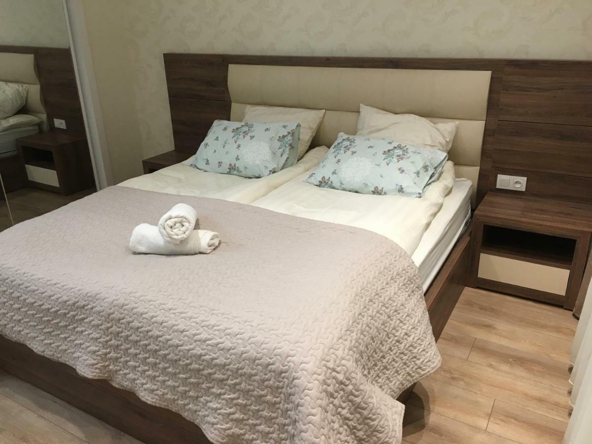 Yellow Apartment In Avlabari تبليسي المظهر الخارجي الصورة