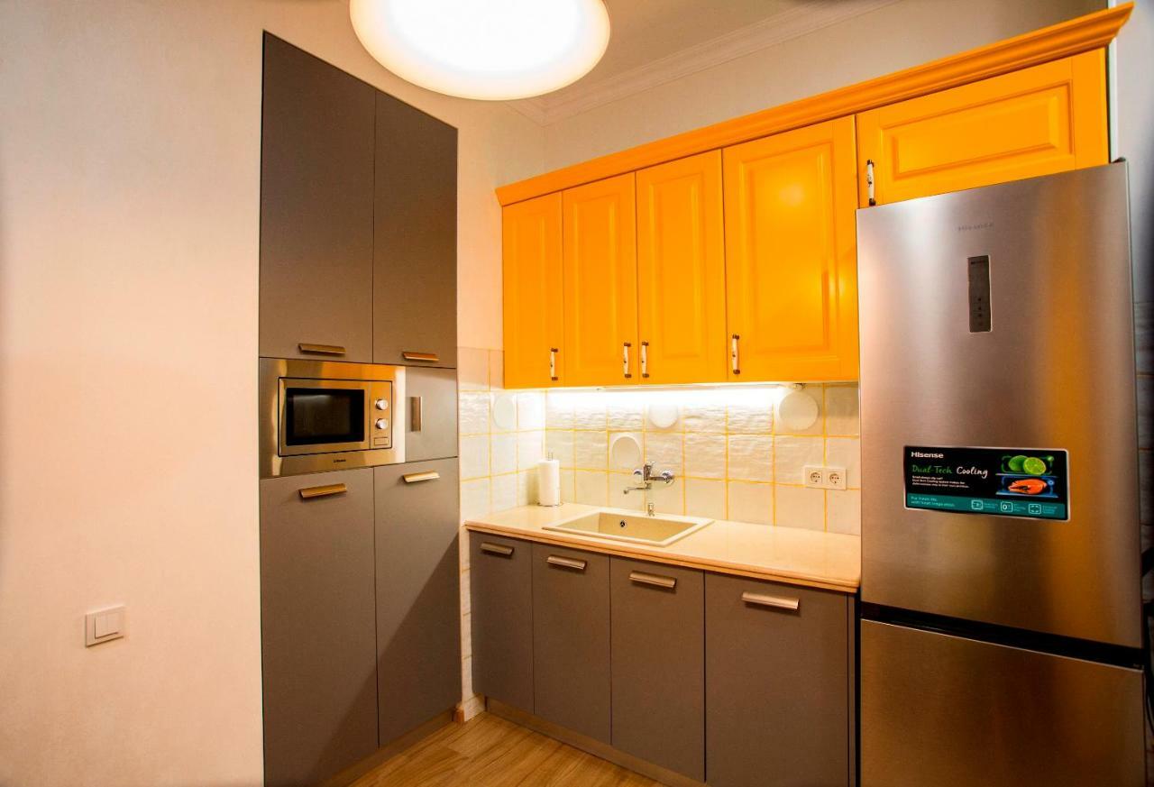 Yellow Apartment In Avlabari تبليسي المظهر الخارجي الصورة