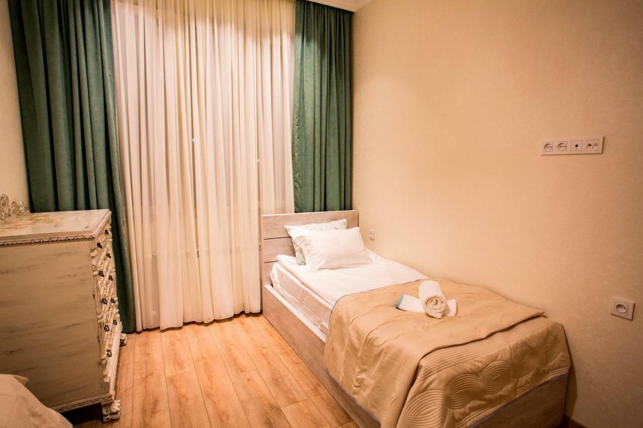 Yellow Apartment In Avlabari تبليسي المظهر الخارجي الصورة